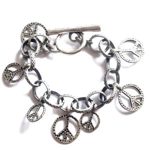 NEW Lucky Brand Silver Hammered Steel Peace Sign Charm Bracelet
